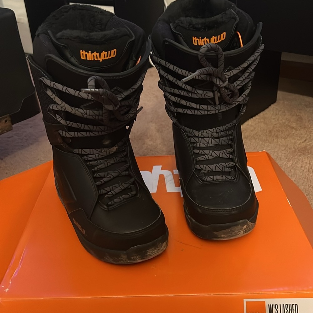 Women’s snowboard boots